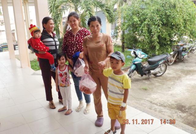 Cơm từ thiện - ấm lòng bệnh nhân nghèo