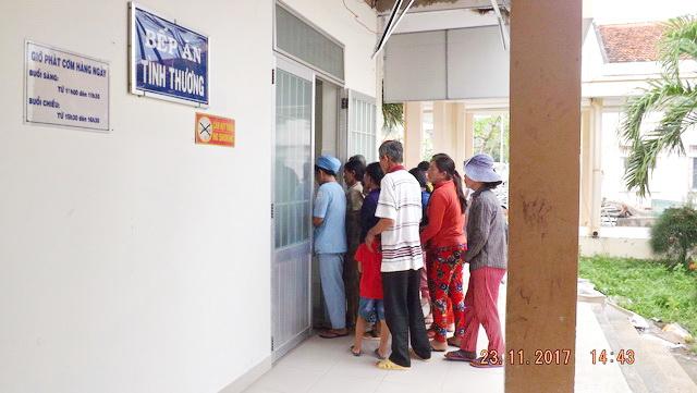 Cơm từ thiện - ấm lòng bệnh nhân nghèo