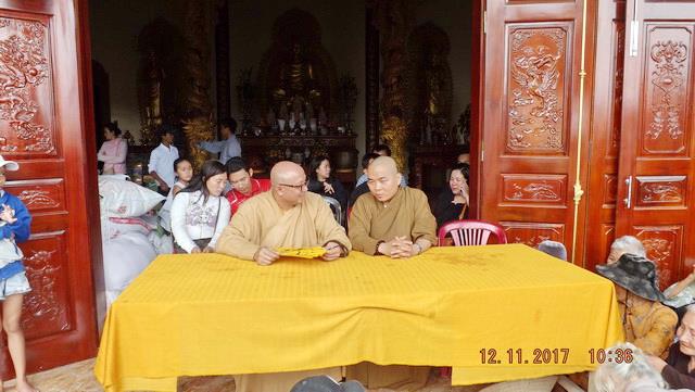 Chùa Tây Thiên tặng quà từ thiện