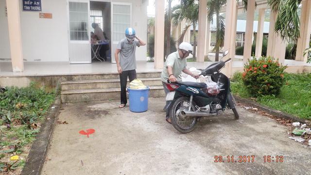 Cơm từ thiện - ấm lòng bệnh nhân nghèo