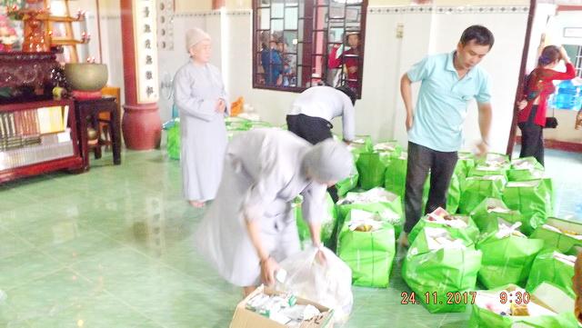 Chùa Phật Ấn đến với bà con vùng bão lũ.