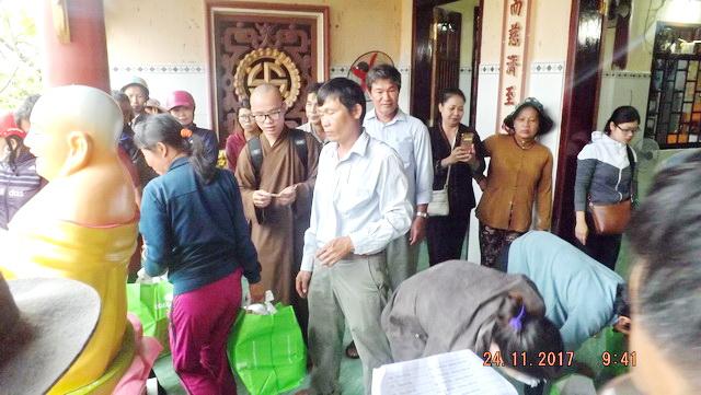 Chùa Phật Ấn đến với bà con vùng bão lũ.