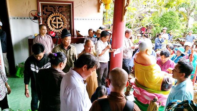 Chùa Phật Ấn đến với bà con vùng bão lũ.