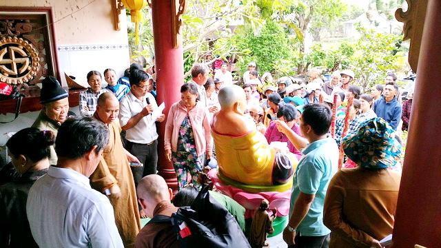 Chùa Phật Ấn đến với bà con vùng bão lũ.