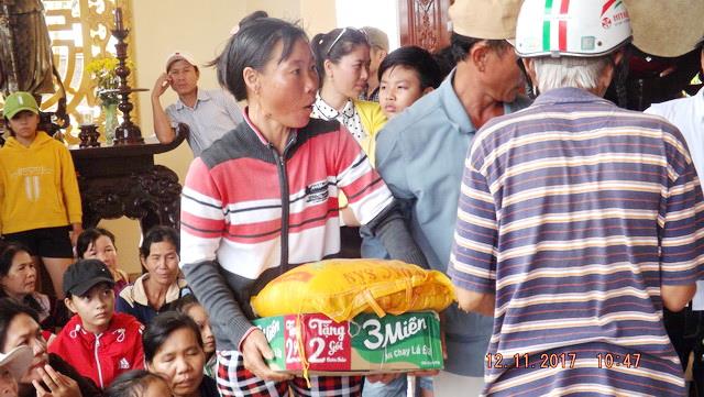 Chùa Tây Thiên tặng quà từ thiện