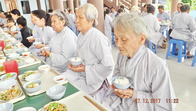 Trang nghiêm khóa tu “Một ngày an lạc” kỳ thứ 11 tại chùa Linh Sơn Pháp Ấn
