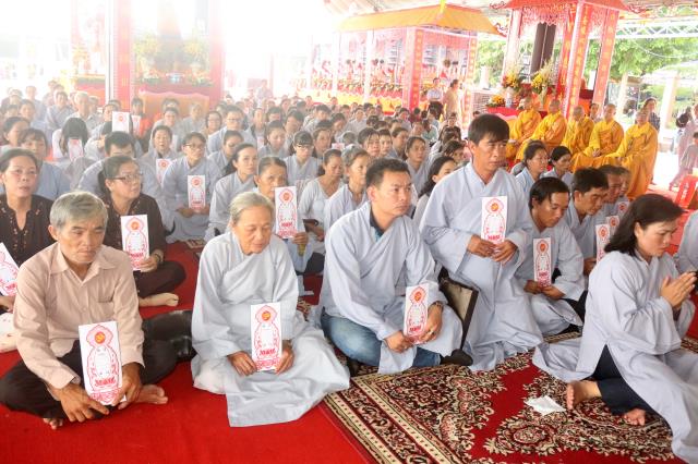 Chùm ảnh: Lễ trai đàn cầu siêu cho các nạn nhân không may xấu số vì TNGT.