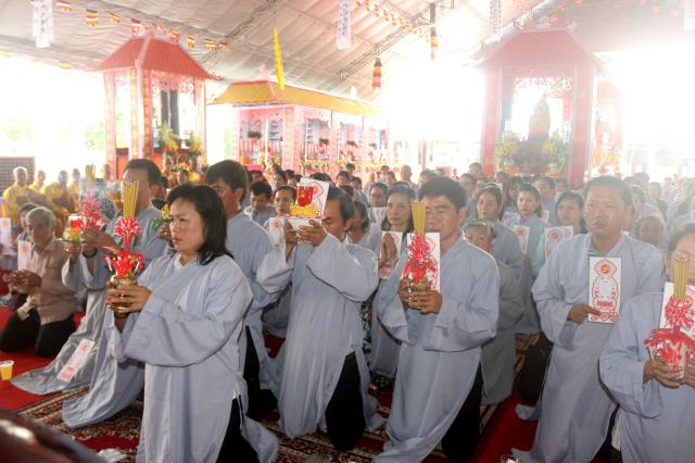 Chùm ảnh: Lễ trai đàn cầu siêu cho các nạn nhân không may xấu số vì TNGT.