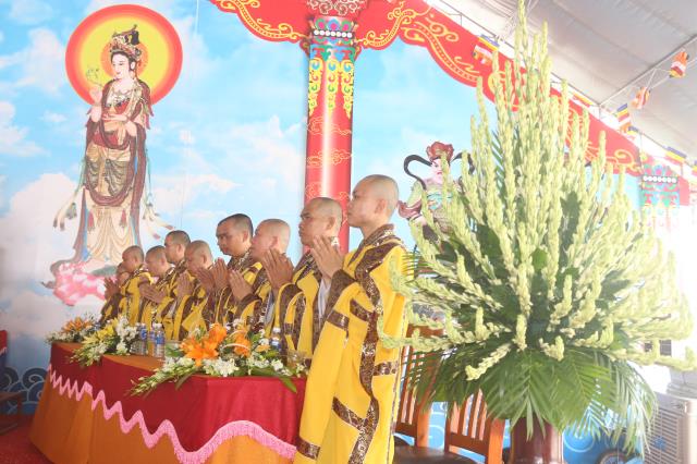 Chùm ảnh: Lễ trai đàn cầu siêu cho các nạn nhân không may xấu số vì TNGT.