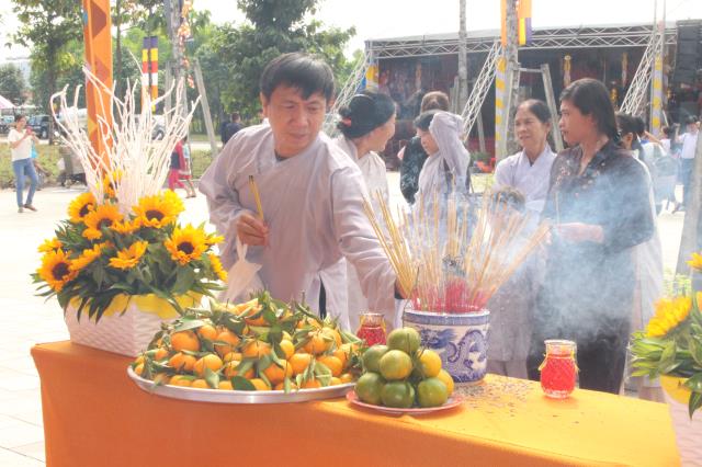 Chùm ảnh: Lễ trai đàn cầu siêu cho các nạn nhân không may xấu số vì TNGT.
