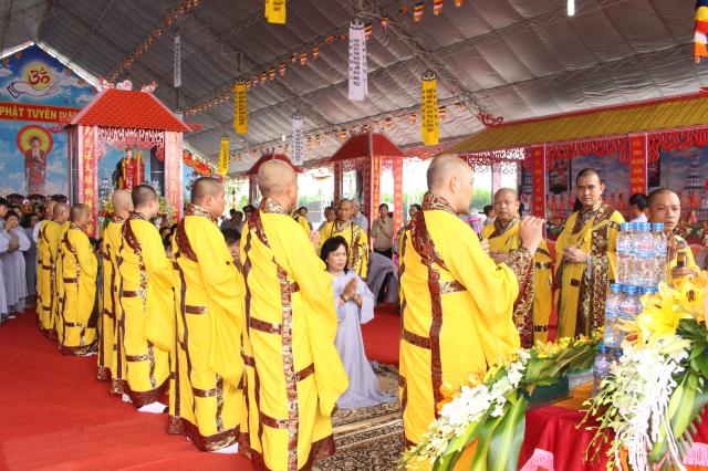 Chùm ảnh: Lễ trai đàn cầu siêu cho các nạn nhân không may xấu số vì TNGT.