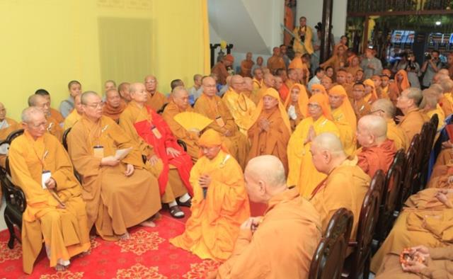 Cung thỉnh kim quan Đại lão HT Phó Pháp chủ Thích Trí Tâm nhập bảo tháp