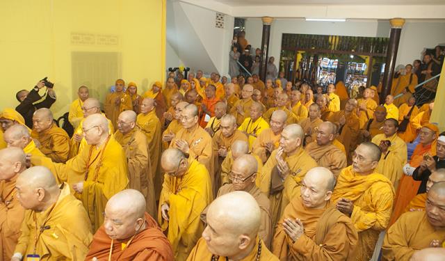 Cung thỉnh kim quan Đại lão HT Phó Pháp chủ Thích Trí Tâm nhập bảo tháp