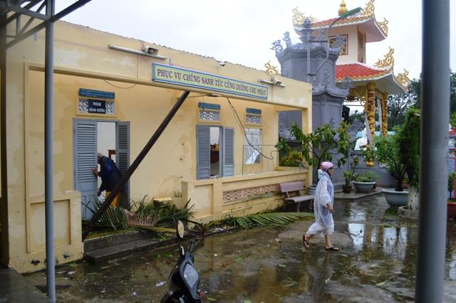 Khánh Hòa: Chùa Đào  Viên, Linh Quang bị bão số 12 tàn phá.