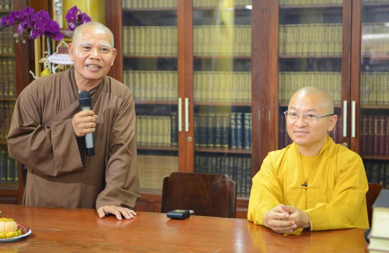 Quỹ ĐPNN trao tặng tịnh tài tại Trung tâm Nghiên cứu Phật giáo Hán Truyền
