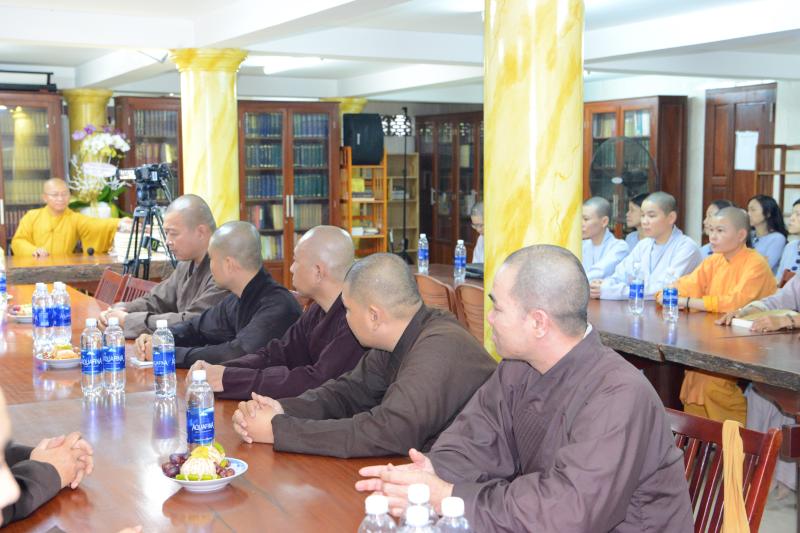 Quỹ ĐPNN trao tặng tịnh tài tại Trung tâm Nghiên cứu Phật giáo Hán Truyền