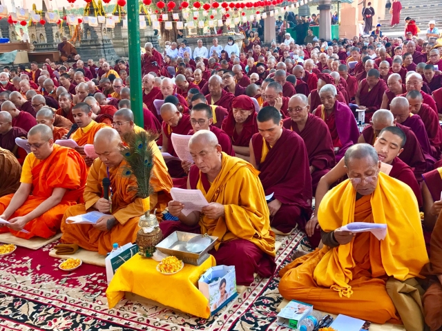 Ấn Độ: Trang nghiêm lễ cúng dường 1250 vị Tăng Ni tại Bồ Đề Đạo Tràng nhân tết Mậu Tuất