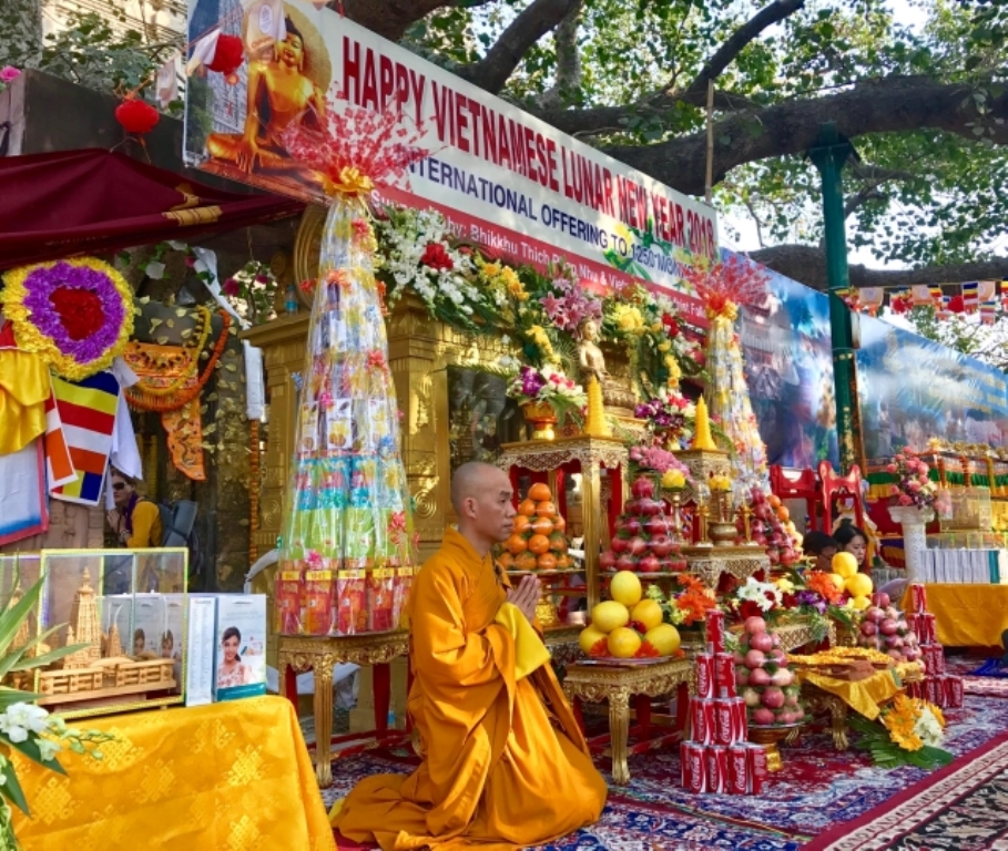 Ấn Độ: Trang nghiêm lễ cúng dường 1250 vị Tăng Ni tại Bồ Đề Đạo Tràng nhân tết Mậu Tuất