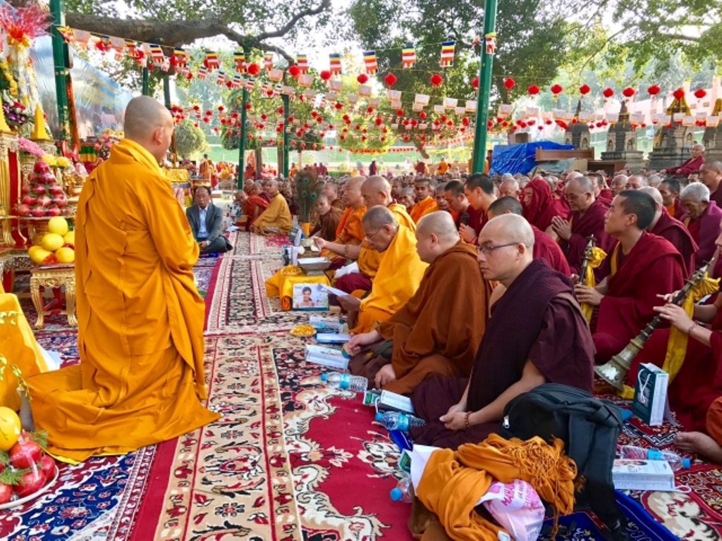 Ấn Độ: Trang nghiêm lễ cúng dường 1250 vị Tăng Ni tại Bồ Đề Đạo Tràng nhân tết Mậu Tuất