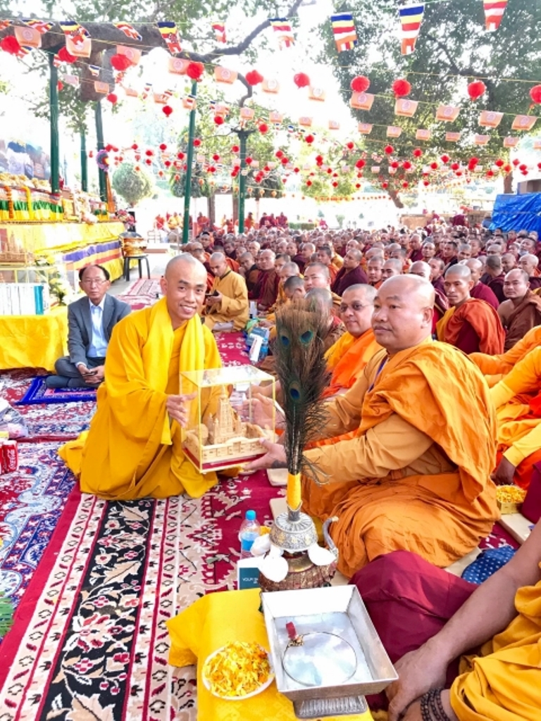 Ấn Độ: Trang nghiêm lễ cúng dường 1250 vị Tăng Ni tại Bồ Đề Đạo Tràng nhân tết Mậu Tuất