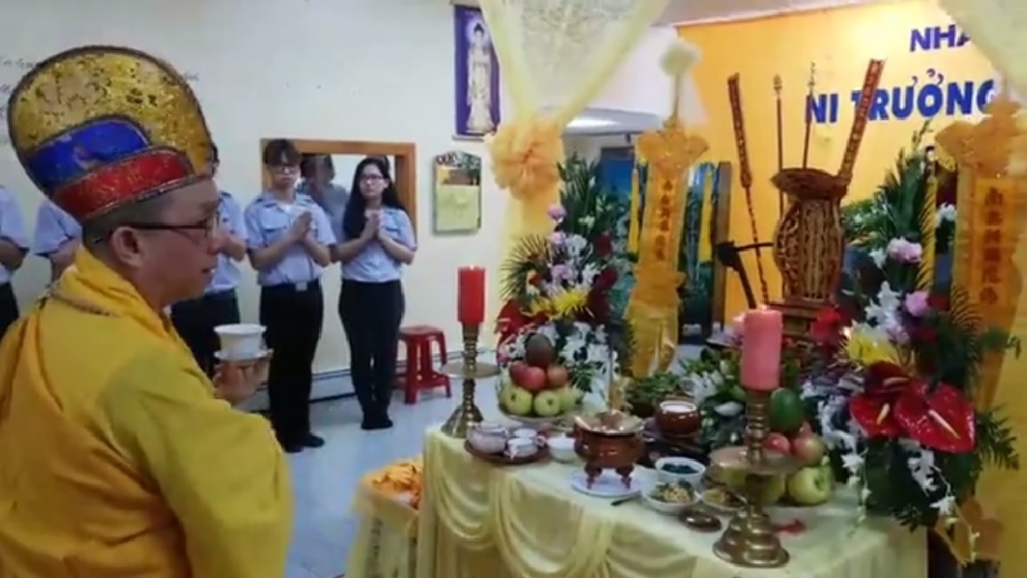 Huệ Chiếu Đông Tây – Hạnh Soi Muôn Thuở
