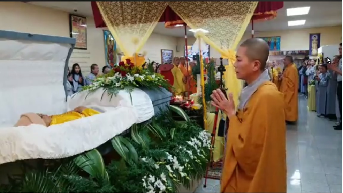 Huệ Chiếu Đông Tây – Hạnh Soi Muôn Thuở