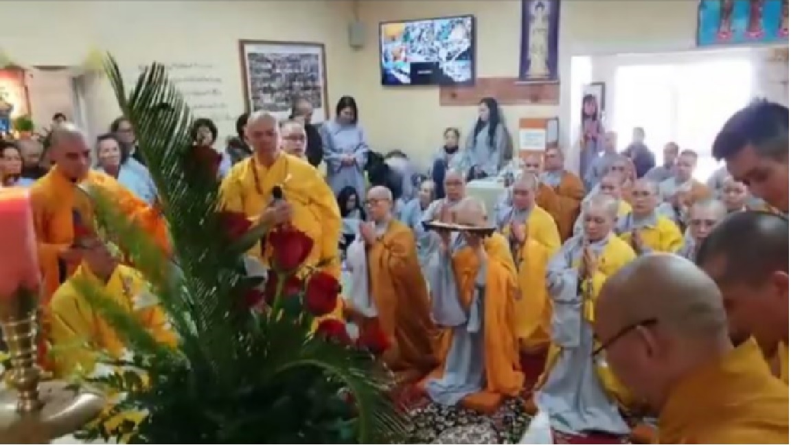 Huệ Chiếu Đông Tây – Hạnh Soi Muôn Thuở