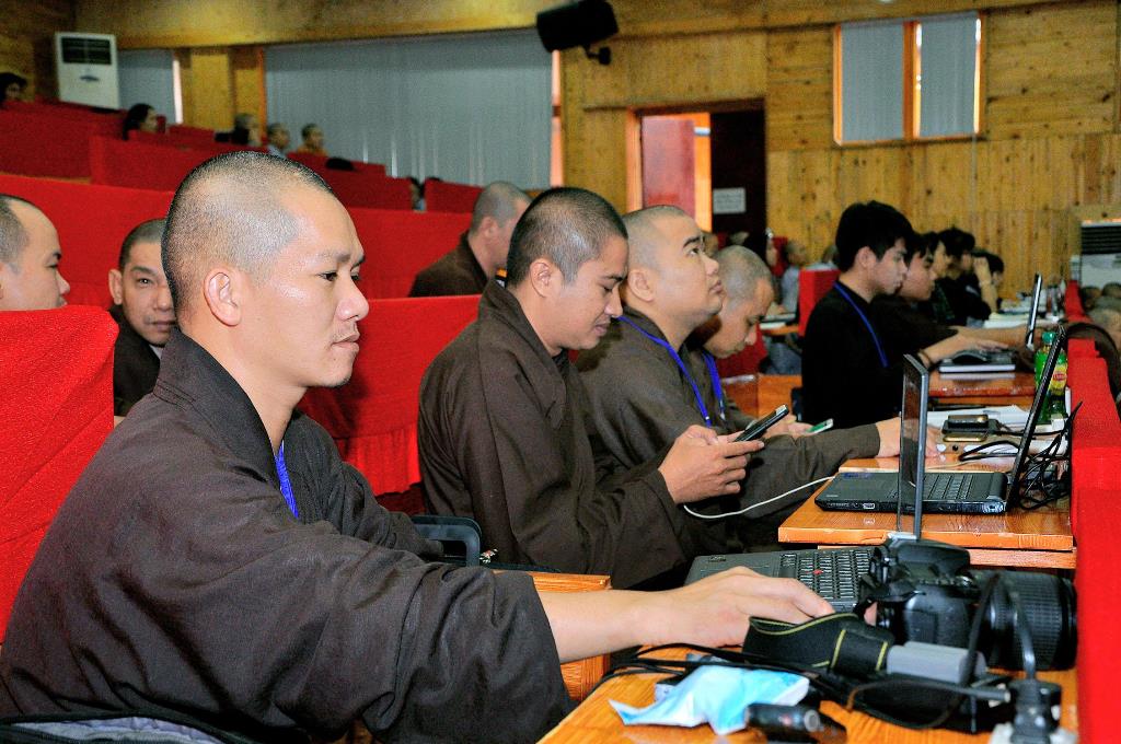Truyền thông Phật giáo cái nhìn Bát Chánh Đạo