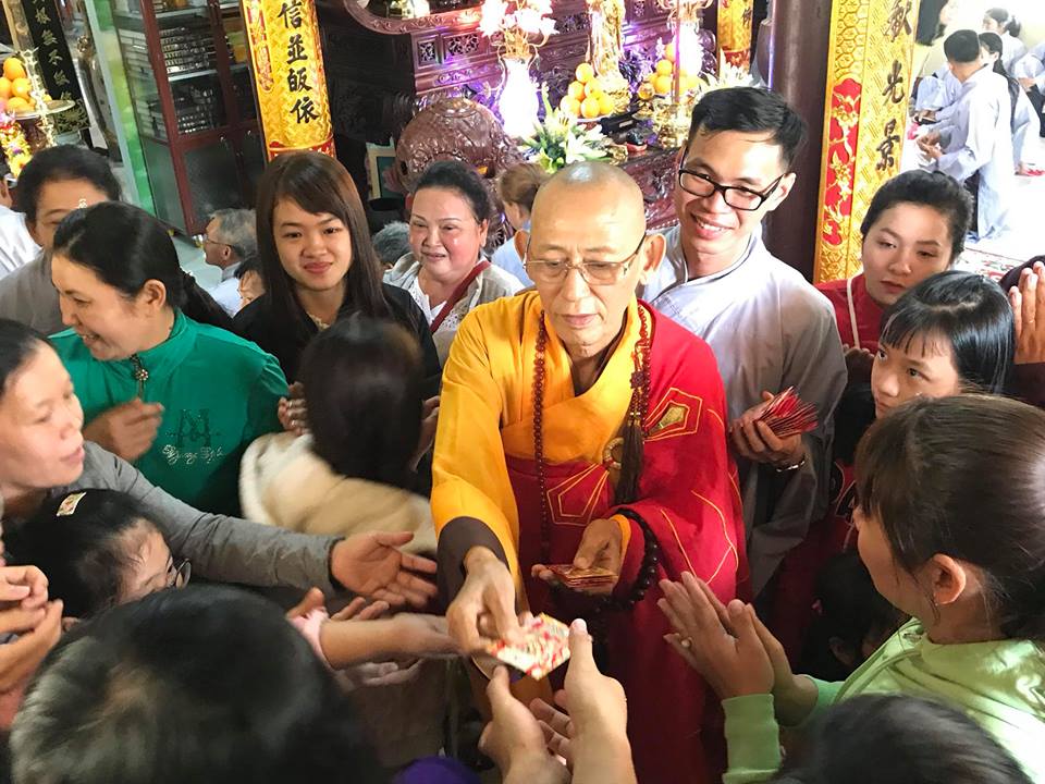 Khánh Hòa: Thời khắc thiêng liêng chùa Thơ Sắc tứ Minh Thiện đón giao thừa