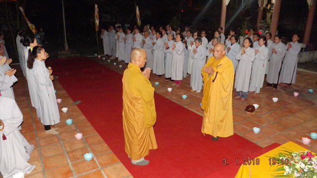 Hoa đăng vía Đức Di Đà tại chùa Trường Thọ