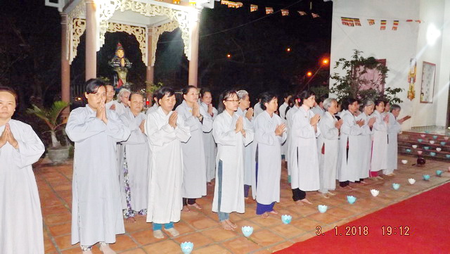 Hoa đăng vía Đức Di Đà tại chùa Trường Thọ