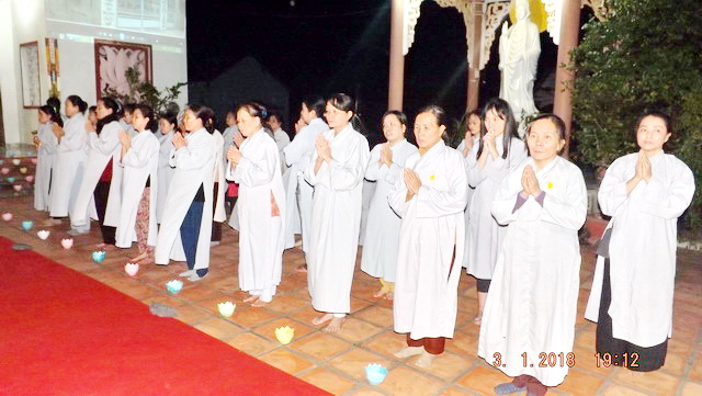 Hoa đăng vía Đức Di Đà tại chùa Trường Thọ