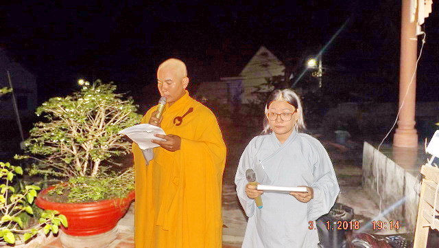 Hoa đăng vía Đức Di Đà tại chùa Trường Thọ