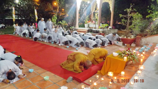 Hoa đăng vía Đức Di Đà tại chùa Trường Thọ