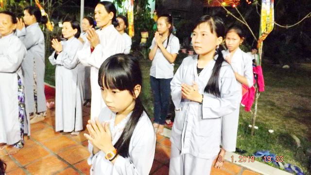 Hoa đăng vía Đức Di Đà tại chùa Trường Thọ