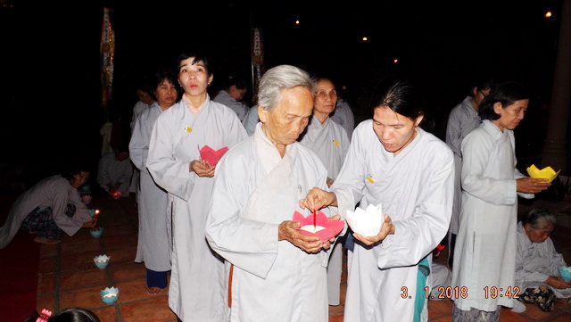 Hoa đăng vía Đức Di Đà tại chùa Trường Thọ