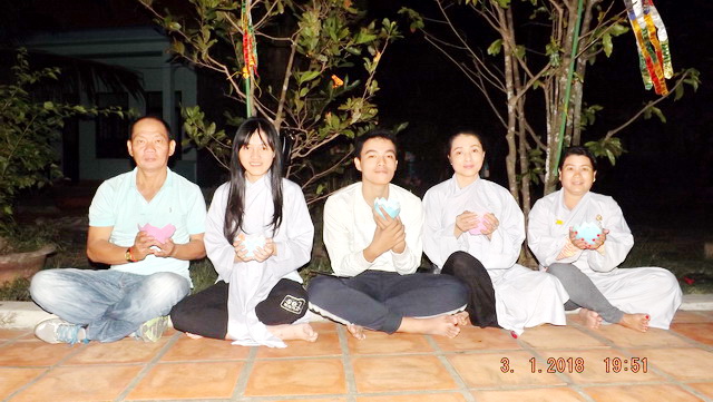 Hoa đăng vía Đức Di Đà tại chùa Trường Thọ