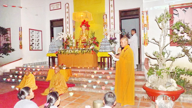 Hoa đăng vía Đức Di Đà tại chùa Trường Thọ