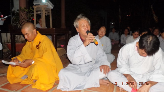 Hoa đăng vía Đức Di Đà tại chùa Trường Thọ