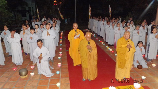 Hoa đăng vía Đức Di Đà tại chùa Trường Thọ