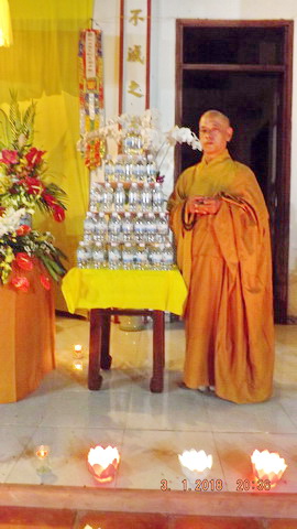 Hoa đăng vía Đức Di Đà tại chùa Trường Thọ