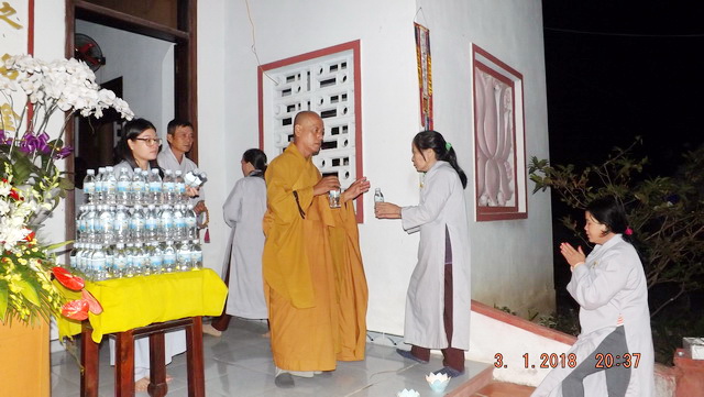 Hoa đăng vía Đức Di Đà tại chùa Trường Thọ