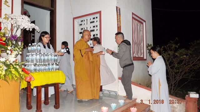 Hoa đăng vía Đức Di Đà tại chùa Trường Thọ