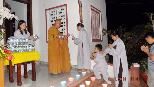 Hoa đăng vía Đức Di Đà tại chùa Trường Thọ