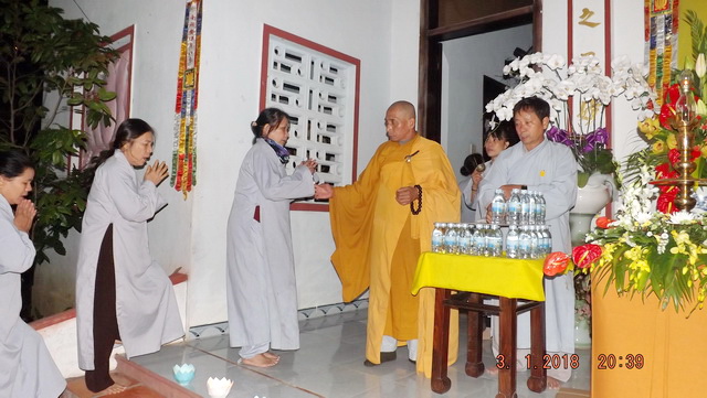 Hoa đăng vía Đức Di Đà tại chùa Trường Thọ