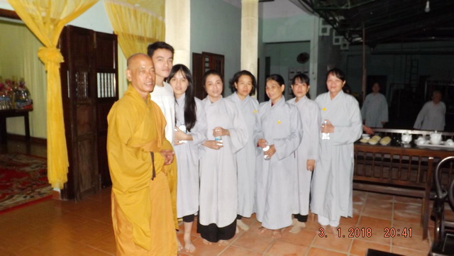 Hoa đăng vía Đức Di Đà tại chùa Trường Thọ