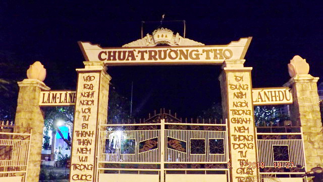 Hoa đăng vía Đức Di Đà tại chùa Trường Thọ