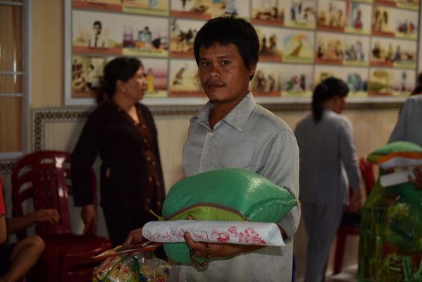 Quỹ Đạo Phật Ngày Nay Trao tặng “Quà Tết Yêu Thương” tại Bến Tre và Cà Mau Ngày 06-07/01/2018 (C135)