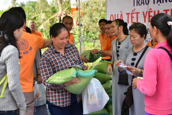 Quỹ Đạo Phật Ngày Nay Trao tặng “Quà Tết Yêu Thương” tại Bến Tre và Cà Mau Ngày 06-07/01/2018 (C135)
