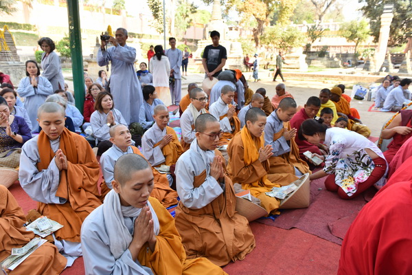 Quỹ Đạo Phật Ngày Nay_Cúng dường Tăng Ni và từ thiện tại Ấn Độ tháng 3/2018 (C154)